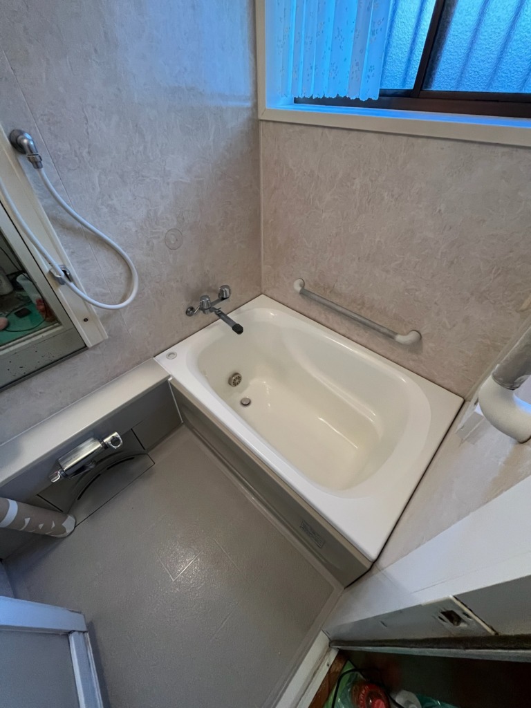 塗装した人工大理石浴槽