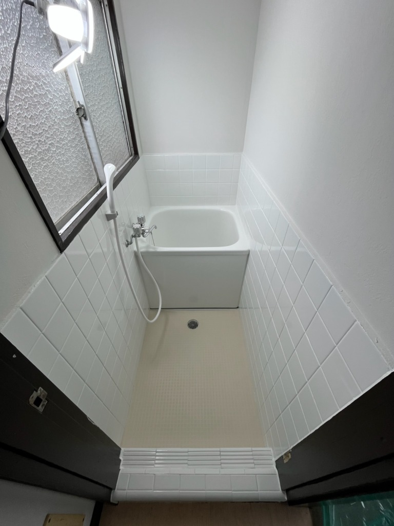 塗装と床シートを張った在来浴室