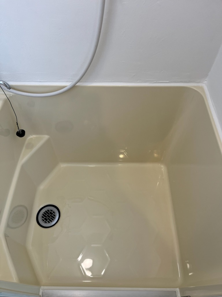 綺麗になった塗装後のハーフユニットバスの床
