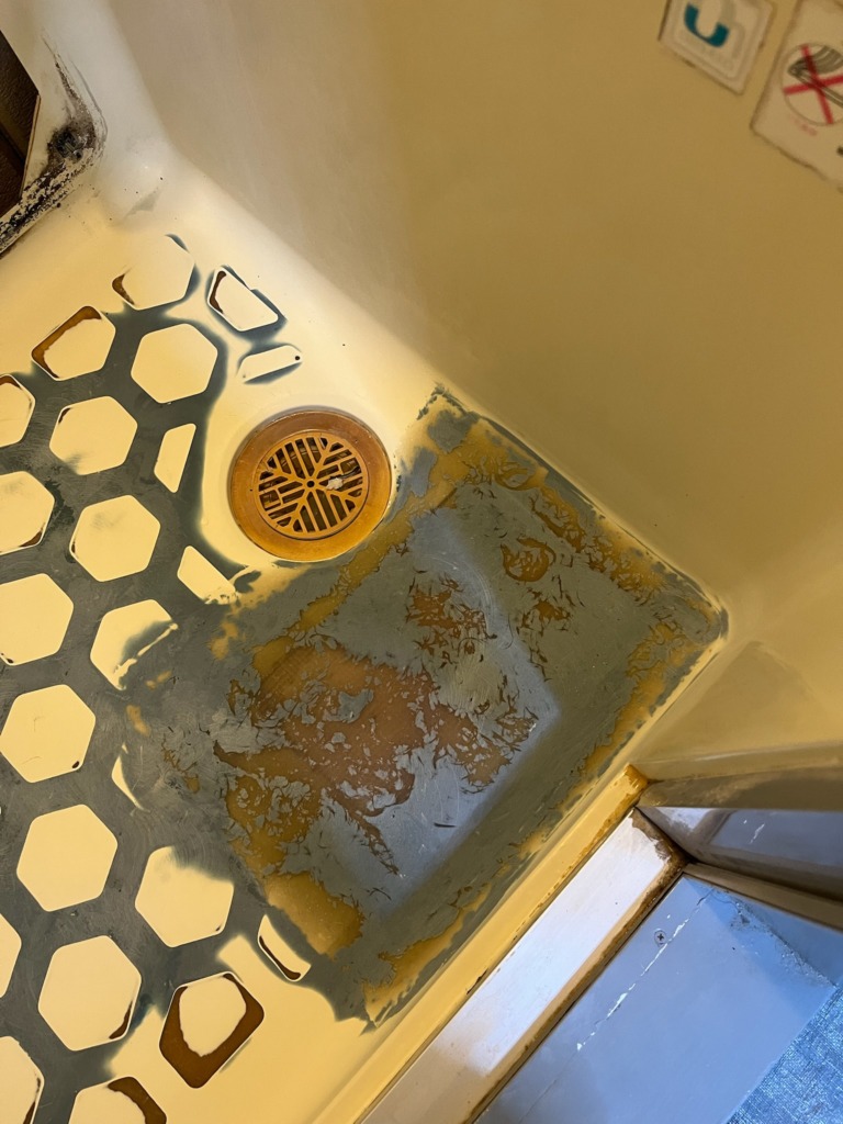 FRPライニング後、パテで表面を整えた状態