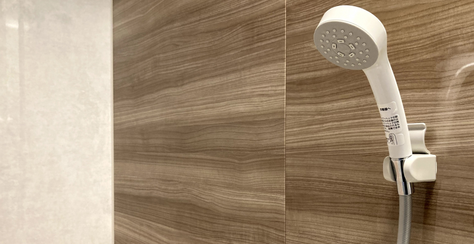 浴室壁の塗装／パネル施工